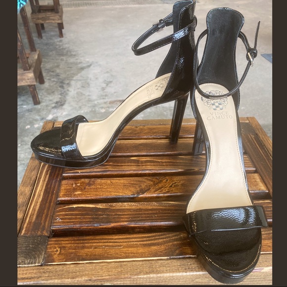 NEW ⬇️ $ - NEVER WORN!! Vince Camuto sandal - Picture 1 of 4